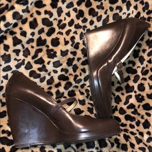 Wedge brown shoes